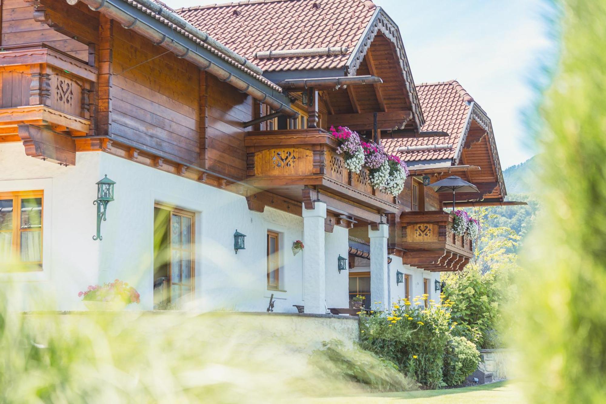 Ferienwohnung Schossleitner - Der Wohlfuehl-Ansitz Am Wolfgangsee Mit Weitblick Sankt Gilgen Luaran gambar