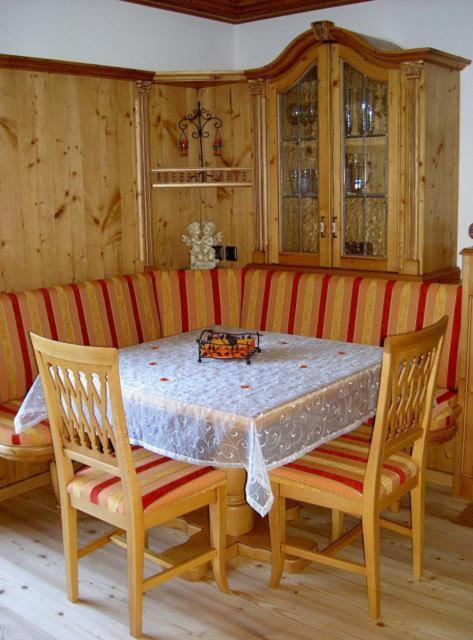 Ferienwohnung Schossleitner - Der Wohlfuehl-Ansitz Am Wolfgangsee Mit Weitblick Sankt Gilgen Luaran gambar