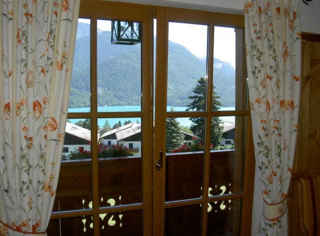 Ferienwohnung Schossleitner - Der Wohlfuehl-Ansitz Am Wolfgangsee Mit Weitblick Sankt Gilgen Luaran gambar