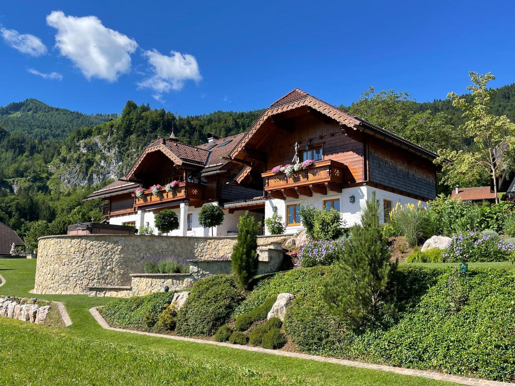 Ferienwohnung Schossleitner - Der Wohlfuehl-Ansitz Am Wolfgangsee Mit Weitblick Sankt Gilgen Luaran gambar