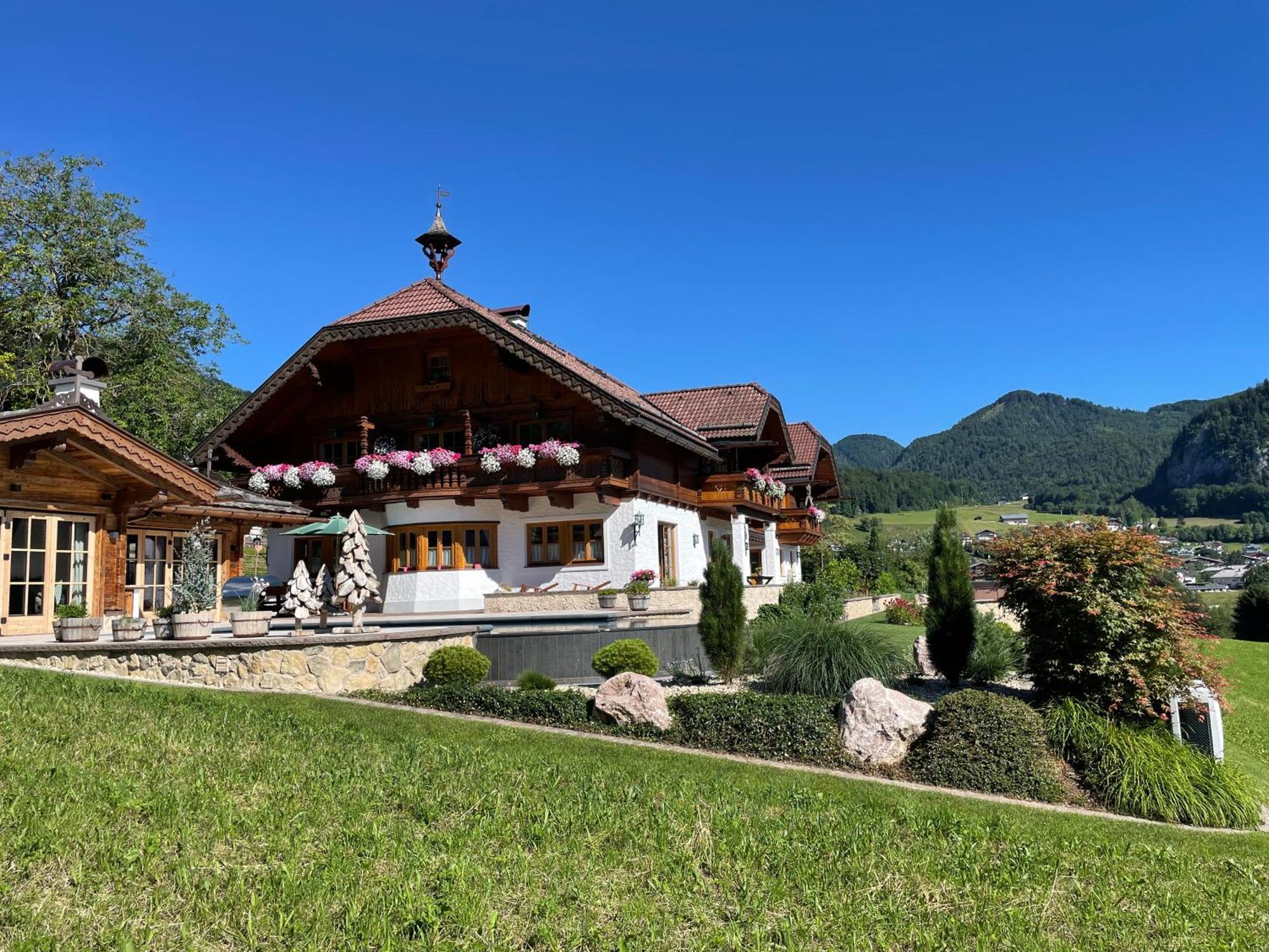 Ferienwohnung Schossleitner - Der Wohlfuehl-Ansitz Am Wolfgangsee Mit Weitblick Sankt Gilgen Luaran gambar